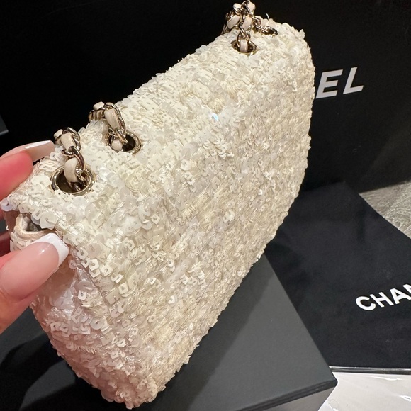 Chanel Clutch Limited Edition - Picture 2 of 10